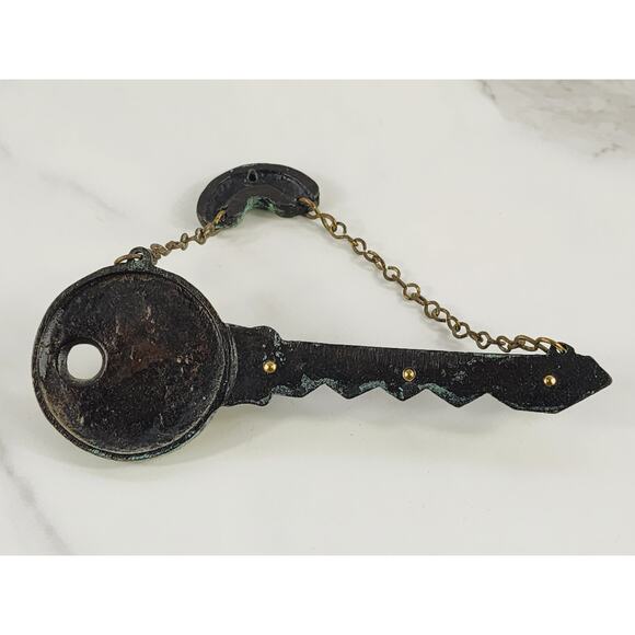 Metal Key Holder Keychain Hooks 5 1/4" Wall Mounted Green Patina Berlin Vintage - Picture 10 of 14